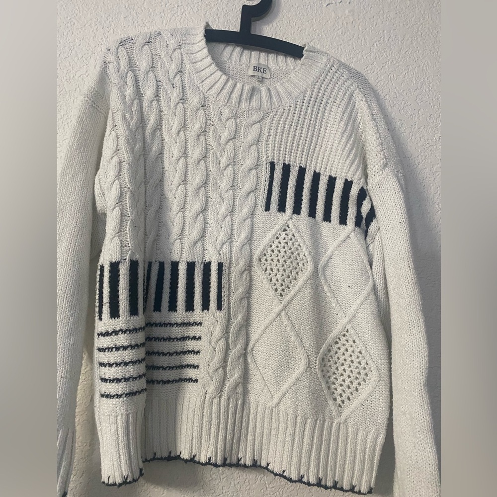 Women's Cozy White and Black cable knit sweater in size S - Picture 4 of 10